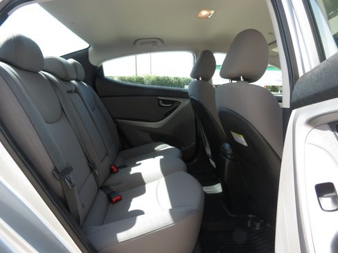 Used 2014 Hyundai Elantra SE w/ Option Group 02 FWD image 31