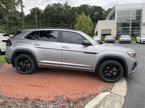 New 2026 Volkswagen Atlas Cross Sport SEL R-Line image 4