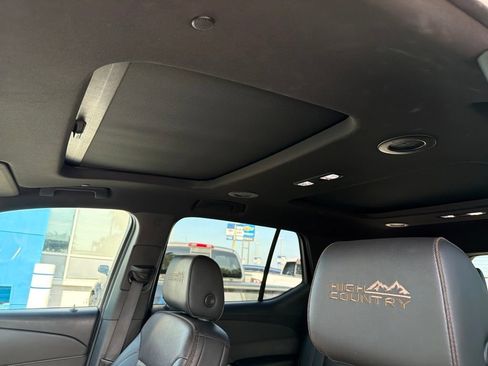 Used 2023 Chevrolet Traverse High Country FWD image 17