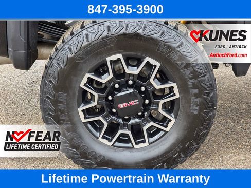 Used 2024 GMC Sierra 2500 AT4X image 10