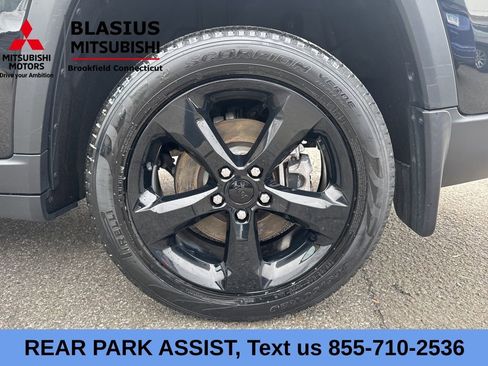 Used 2023 Jeep Grand Cherokee L Limited w/ Black Appearance Package AWD/4WD image 18
