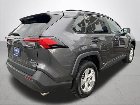 Used 2021 Toyota RAV4 LE image 5