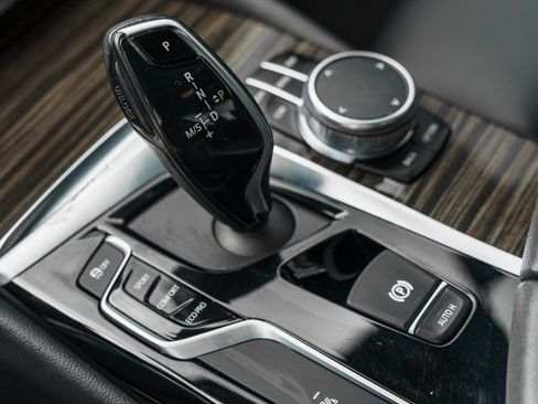 Used 2019 BMW 530i xDrive w/ Convenience Package image 11