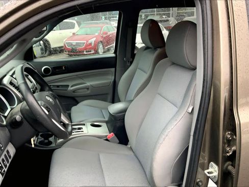 Used 2013 Toyota Tacoma 4x4 Double Cab w/ TRD Sport Pkg image 8