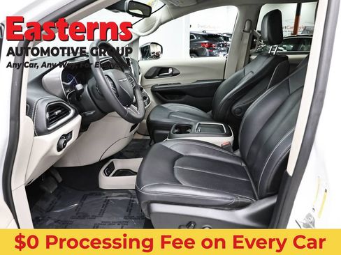 Used 2024 Chrysler Pacifica Limited FWD image 14