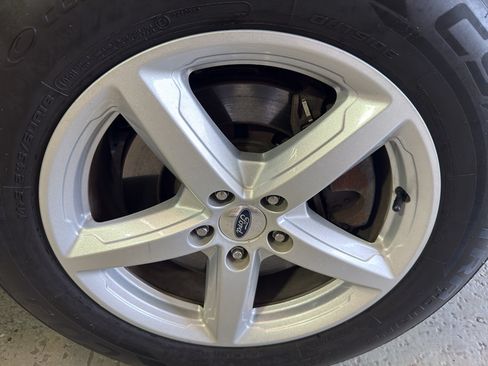 Used 2016 Ford Explorer XLT w/ Equipment Group 202A AWD/4WD image 36