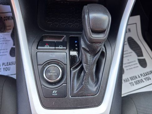 Used 2022 Toyota RAV4 LE AWD/4WD image 24