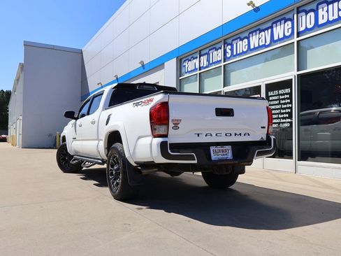 Used 2016 Toyota Tacoma TRD Sport w/ Towing Package AWD/4WD image 38