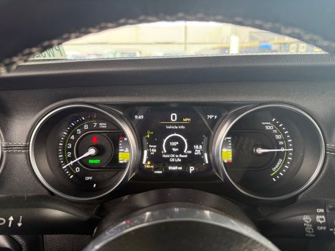 Used 2023 Jeep Wrangler Sahara w/ Cold Weather Group image 17