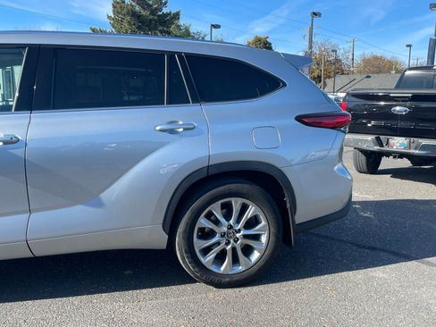 Used 2020 Toyota Highlander Limited AWD/4WD image 7