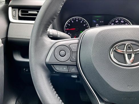 Used 2022 Toyota RAV4 XLE Premium FWD image 26