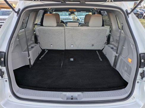Used 2019 Toyota Highlander LE image 13