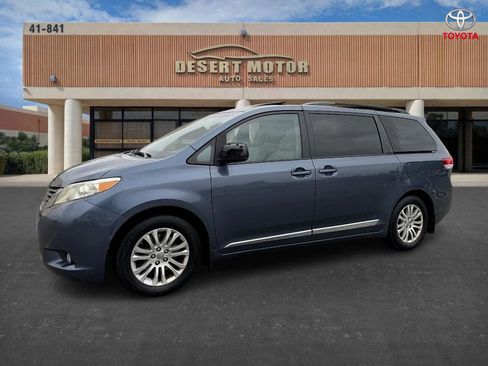 Used 2013 Toyota Sienna XLE image 3