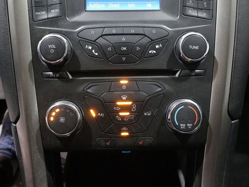 Used 2017 Ford Fusion SE FWD image 29