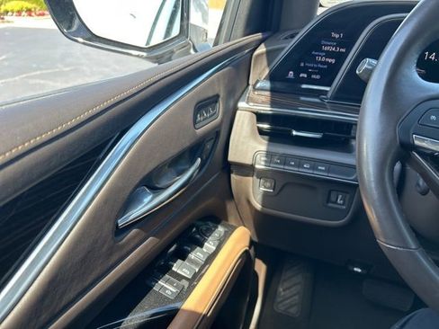 Used 2021 Cadillac Escalade Premium Luxury w/ LPO, Illumination Package AWD/4WD image 4