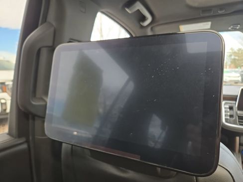 Used 2021 Chevrolet Suburban High Country w/ Premium Package image 24