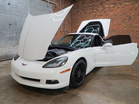 Used 2007 Chevrolet Corvette Coupe w/ Preferred Equipment Group RWD image 31