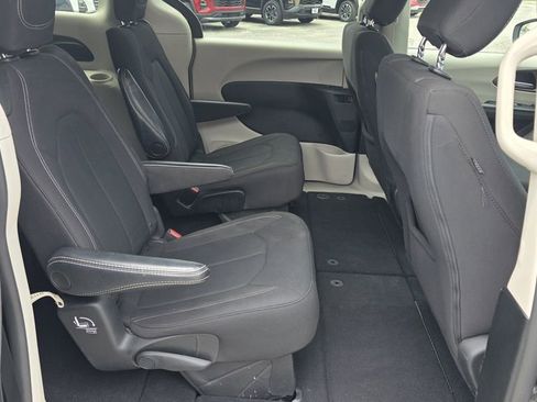 Used 2022 Chrysler Voyager LX FWD image 7