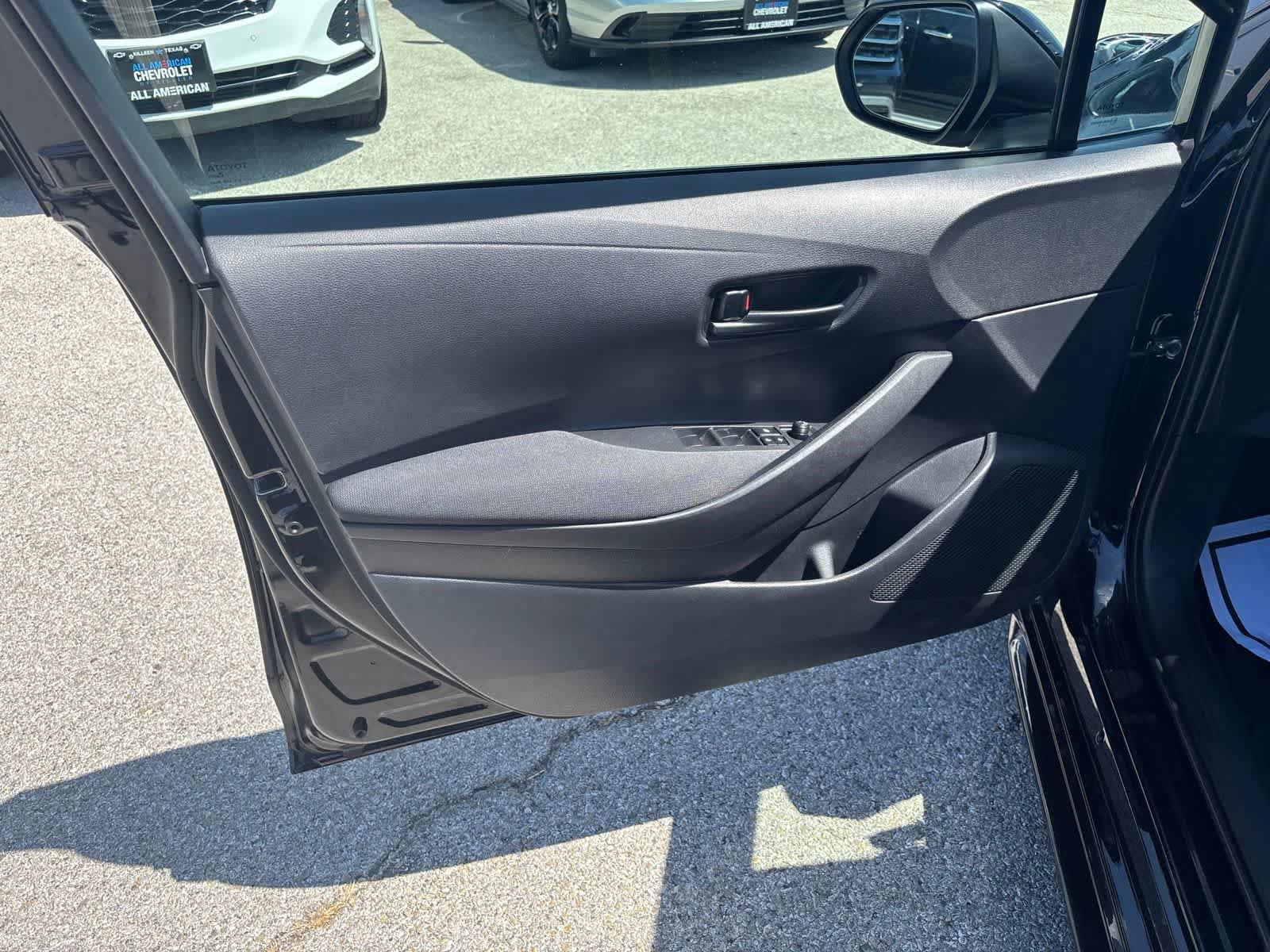 Used 2025 Toyota Corolla LE FWD image 6
