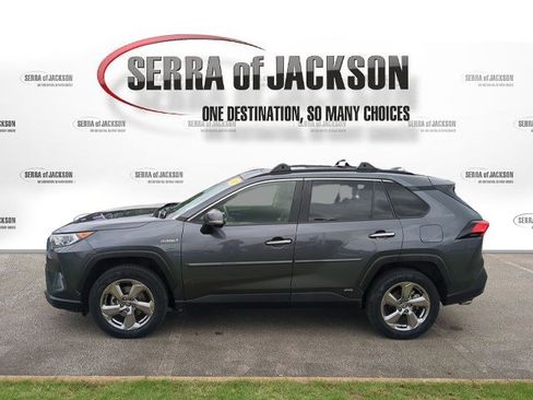 Used 2020 Toyota RAV4 Limited AWD/4WD image 5