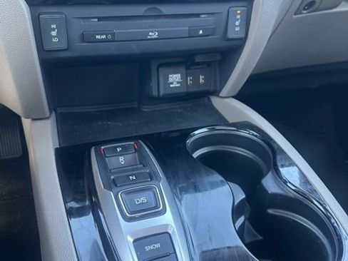 Used 2017 Honda Pilot Touring image 13