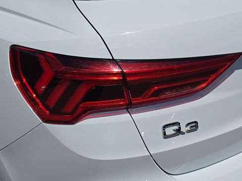 Used 2022 Audi Q3 2.0T Premium w/ Convenience Package AWD/4WD image 34