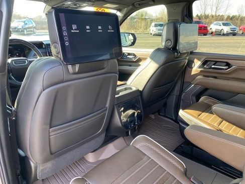 Used 2025 GMC Yukon XL Denali Ultimate w/ LPO, Floor Liner Package image 21