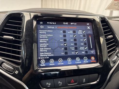 Used 2021 Jeep Cherokee Limited image 21