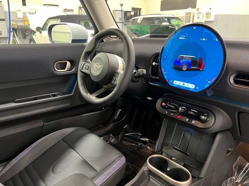 Certified 2025 MINI Cooper 2-Door Hardtop image 27