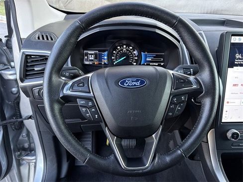 Used 2022 Ford Edge SEL image 25