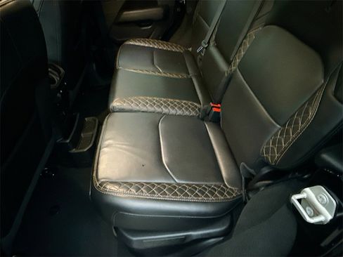 Used 2023 Jeep Wrangler Unlimited Sahara image 28