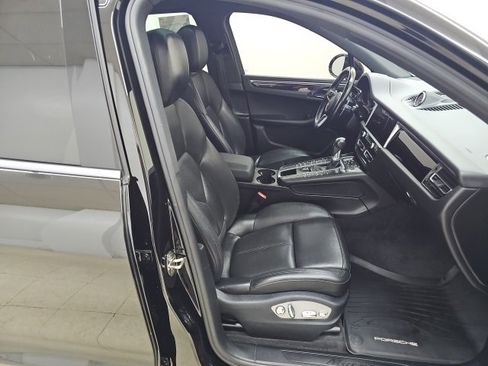 Used 2021 Porsche Macan image 16