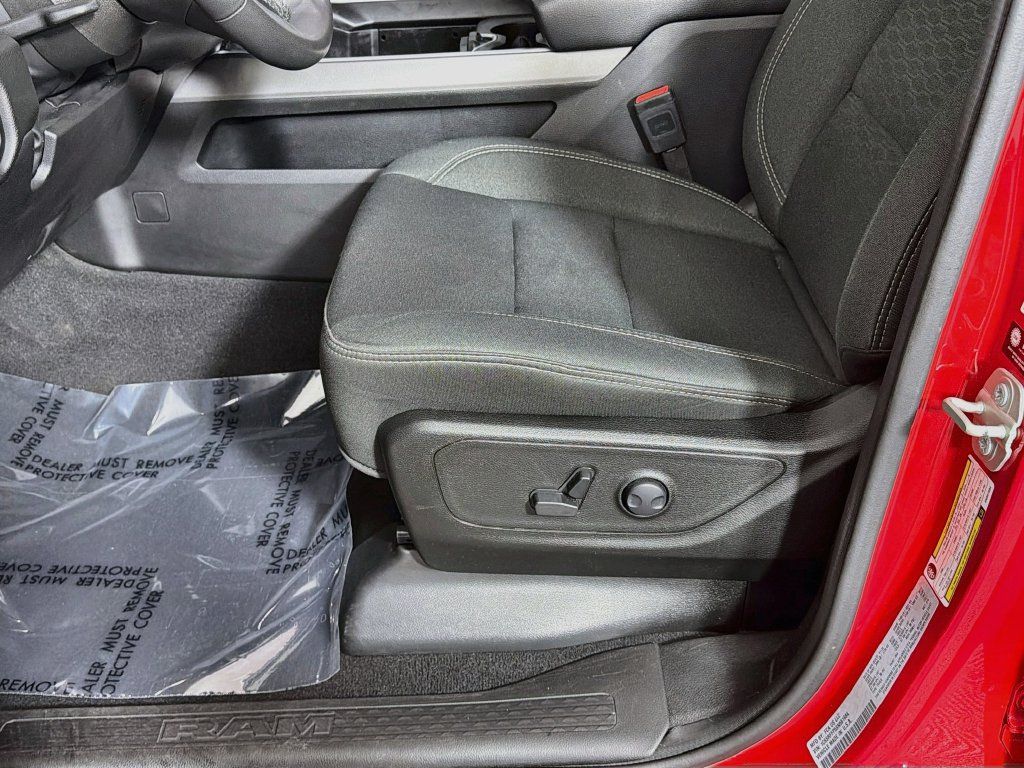 Used 2025 RAM 1500 Big Horn AWD/4WD image 19