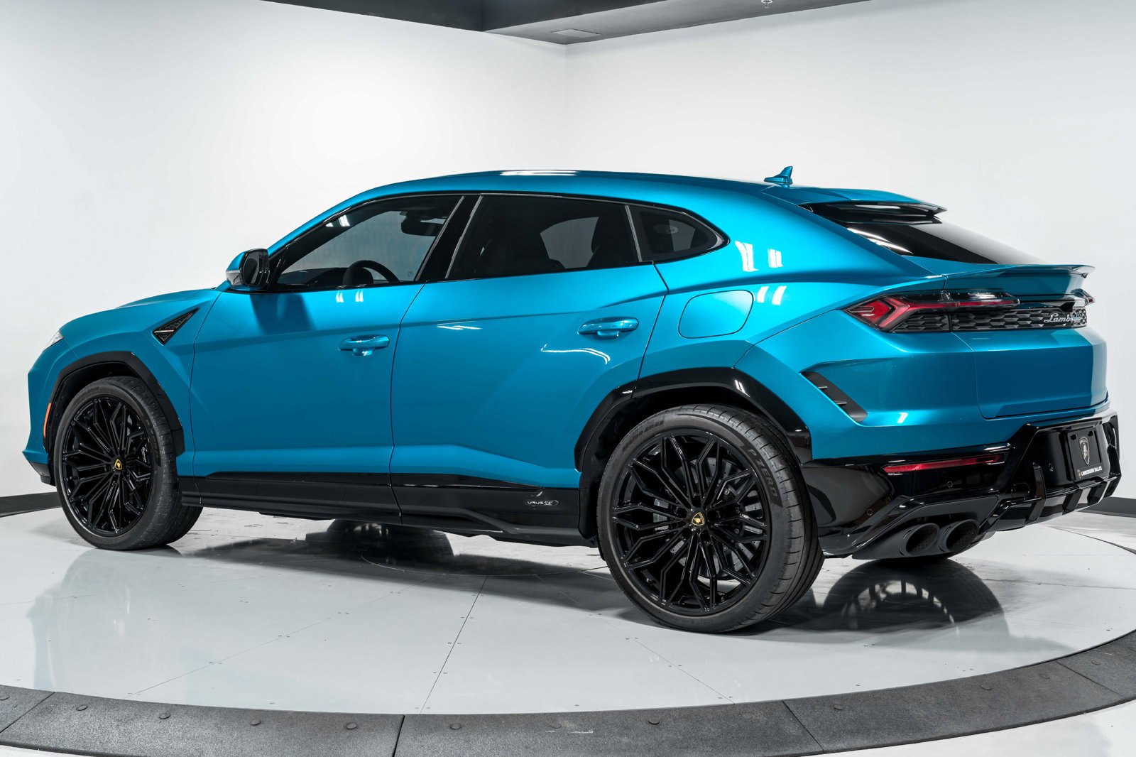 Used 2025 Lamborghini Urus SE AWD/4WD image 5