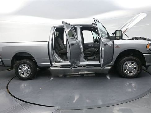 Used 2024 RAM 2500 Tradesman w/ Chrome Appearance Group image 42