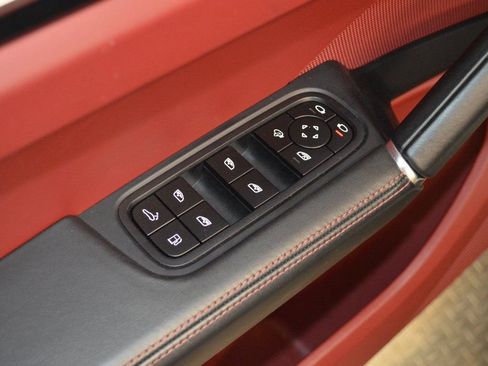 Certified 2023 Porsche Cayenne Platinum Edition image 18