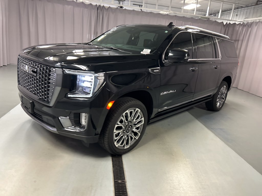 Used 2024 GMC Yukon XL Denali Ultimate AWD/4WD image 3