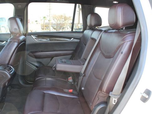 Used 2022 Cadillac XT6 Premium Luxury w/ Technology Package image 18