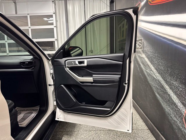 Used 2021 Ford Explorer XLT w/ Class III Trailer Tow Package AWD/4WD image 28