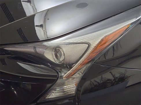 Used 2018 Toyota Prius Four image 34