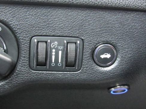 Used 2015 Chrysler 300 Limited image 44