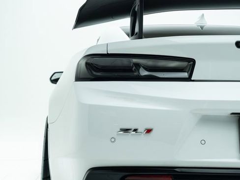 Used 2018 Chevrolet Camaro ZL1 image 17