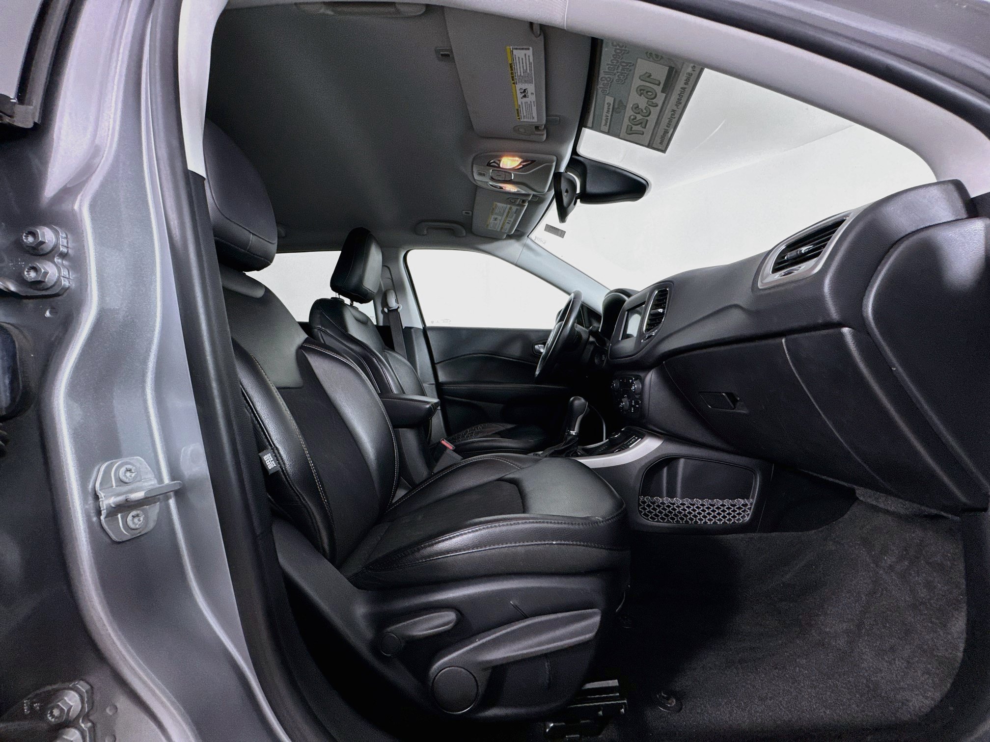 Used 2018 Jeep Compass Latitude w/ Popular Equipment Group AWD/4WD image 28