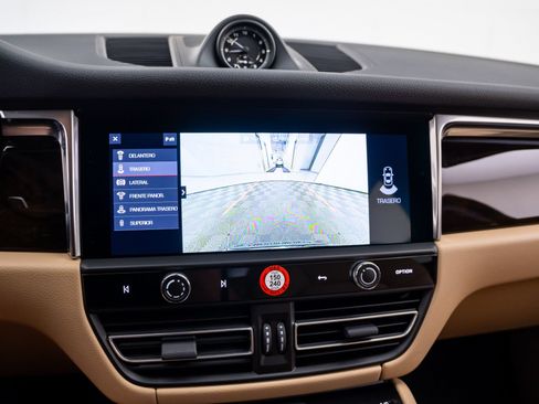 Certified 2026 Porsche Macan AWD/4WD image 23