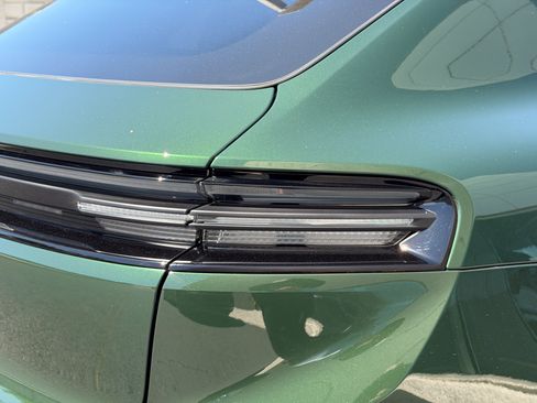 New 2026 Porsche Macan 4 Electric AWD/4WD image 13