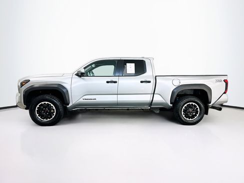 Used 2024 Toyota Tacoma TRD Off-Road w/ TRD Off Road Premium Package image 4