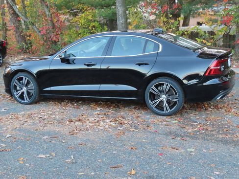 Used 2021 Volvo S60 T6 Inscription image 2