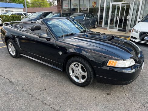 Used 2004 Ford Mustang Convertible RWD image 4