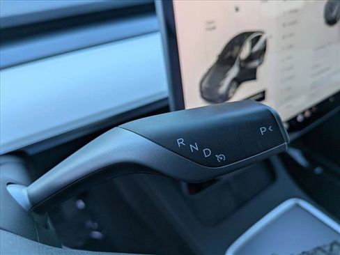 Used 2021 Tesla Model Y Long Range image 12