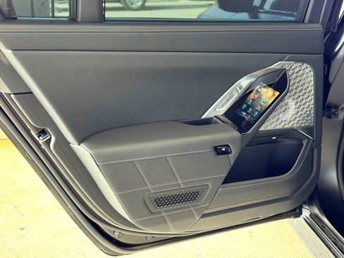 Used 2024 BMW 760i xDrive image 23